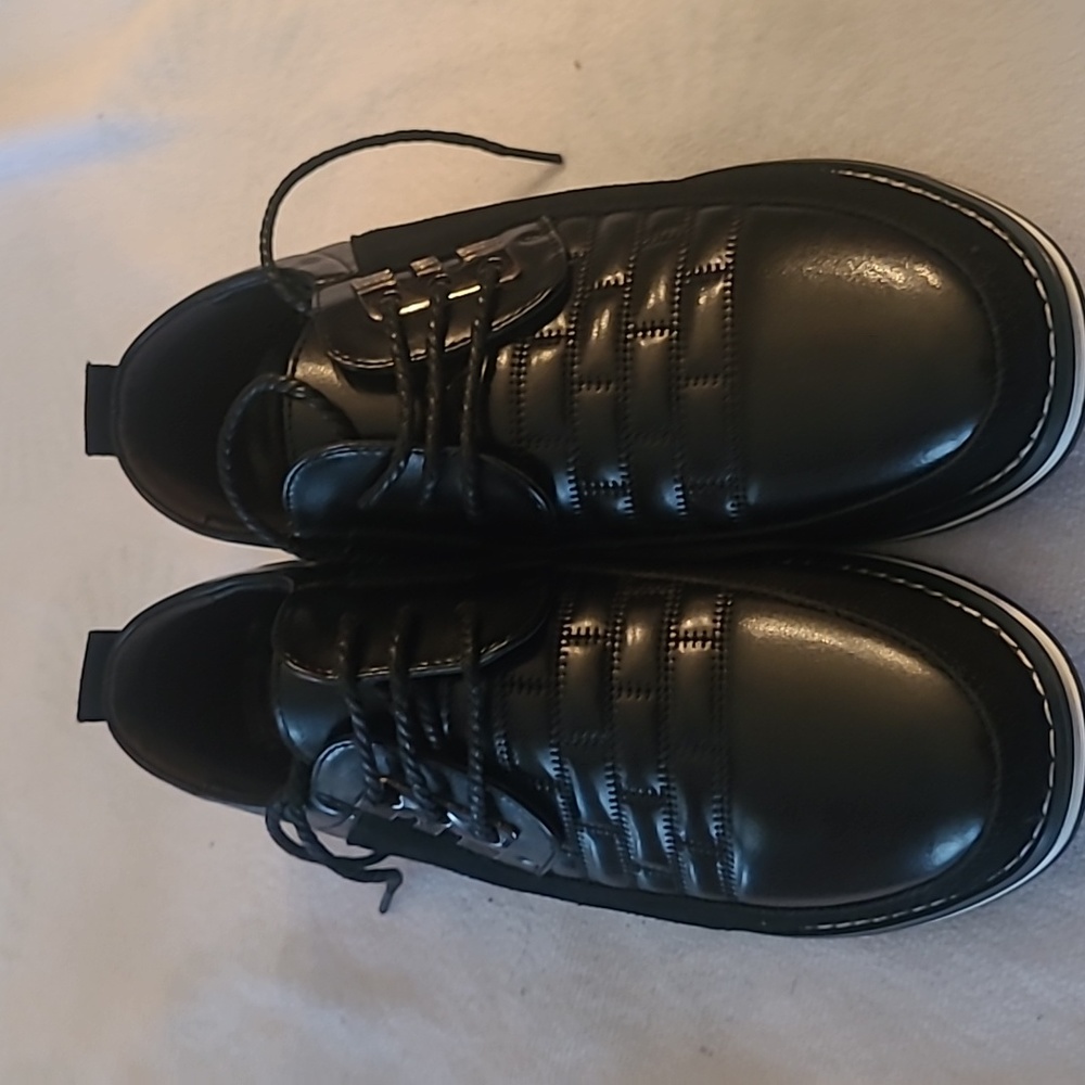 NWOT black size 43 Gatsby black lace up shoes